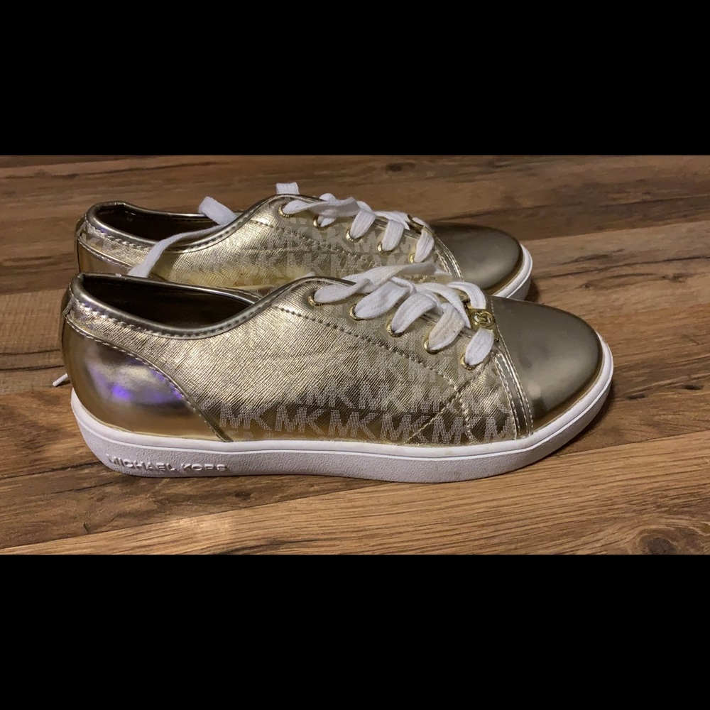 Girls shoes